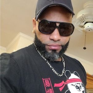 Meet your Posher, Víctor manuel